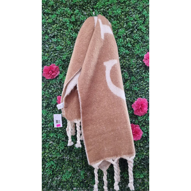 MAXI BUFANDA GUESS CAMEL