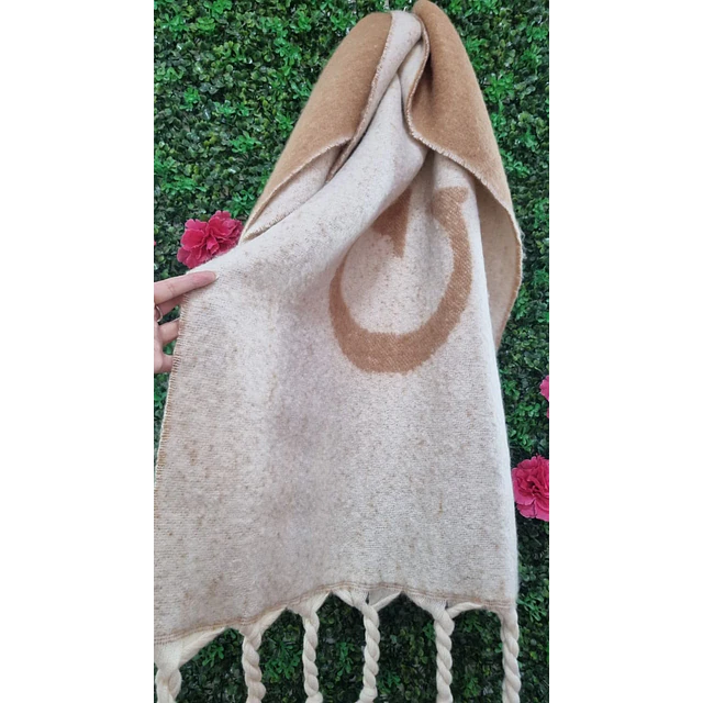 MAXI BUFANDA GUESS CAMEL