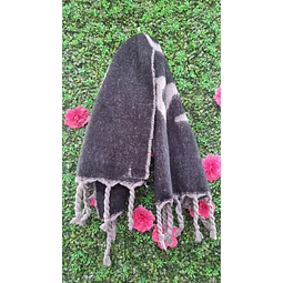 MAXI BUFANDA GUESS NEGRA Y GRIS