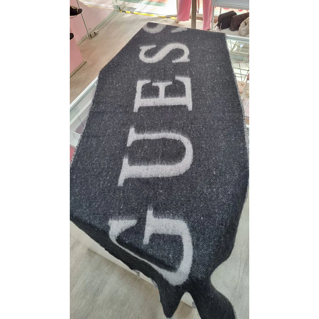 MAXI BUFANDA GUESS NEGRA Y GRIS