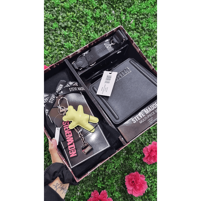 SET STEVE MADDEN (CROSS CLASISCO + BUFANDA + LLAVERO)