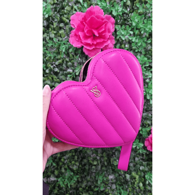 CARTERITA DE MANO VS CORAZON FUCSIA