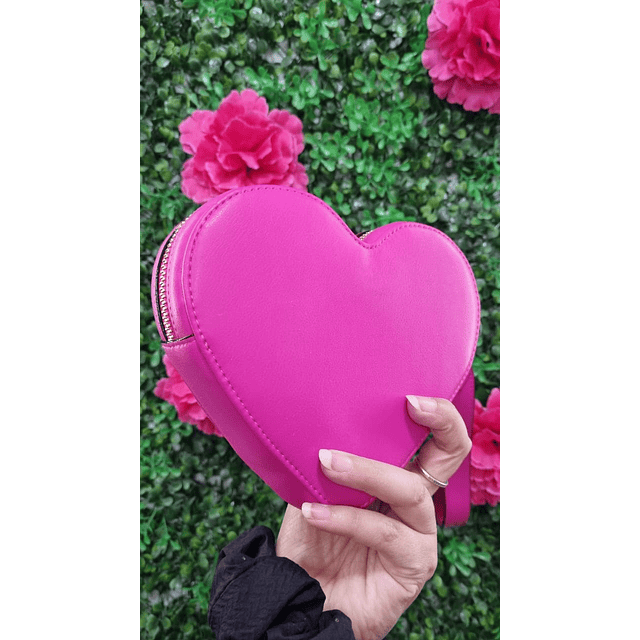 CARTERITA DE MANO VS CORAZON FUCSIA