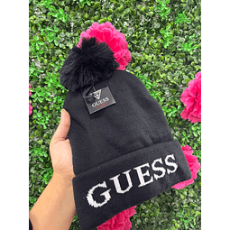 GORRO GUESS NEGRO LOGO GUESS BLANCO