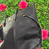 TOTE NEGRO VS MONOGRAMO