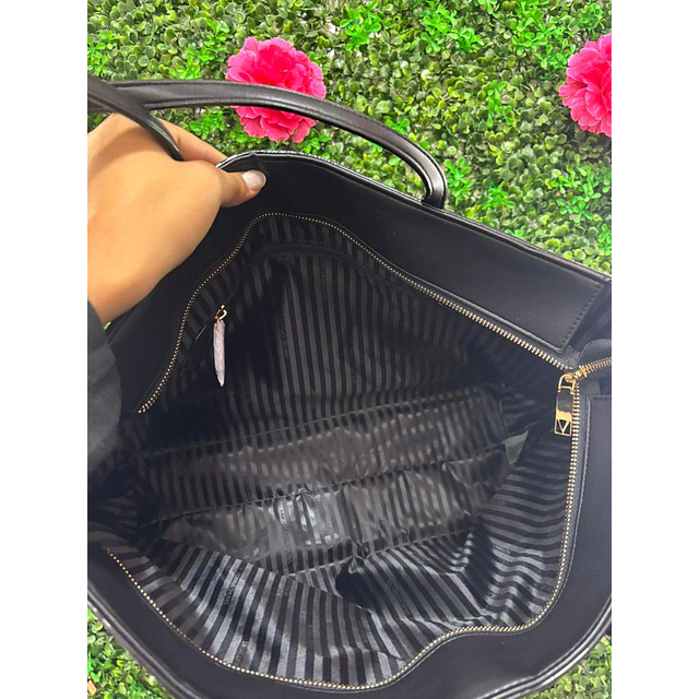 TOTE NEGRO VS MONOGRAMO