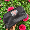 NECESER HOMBRE GUESS NEGRO TRIANGULO