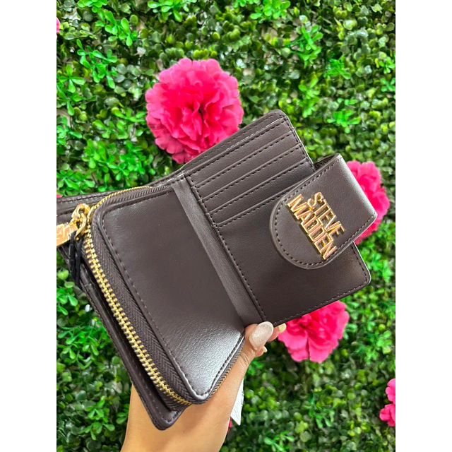 BILLETERA STEVE MADDEN CAFÉ BROCHE