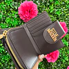 BILLETERA STEVE MADDEN CAFÉ BROCHE