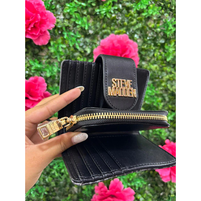 BILLETERA STEVE MADDEN NEGRA BROCHE
