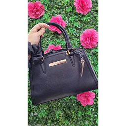 CARTERA GUESS NEGRA C/CORREA LARGA