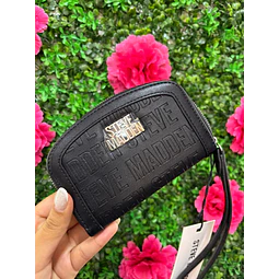 TARJETERO STEVE MADDEN NEGRO MONOGRAMO OVALADO