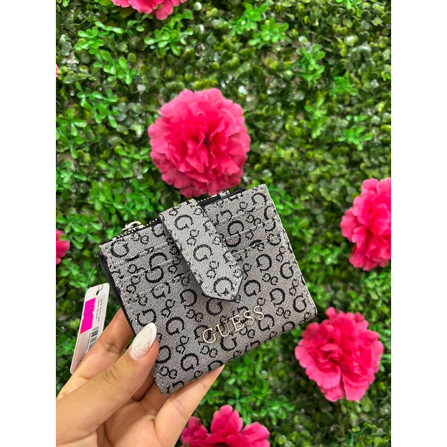 TARJETERO GUESS GRIS CON G NEGRAS