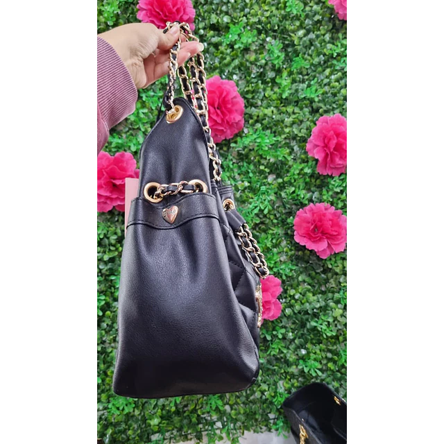 CARTERA JUICY NEGRA CADENA DORADA JUICY BRILLOS