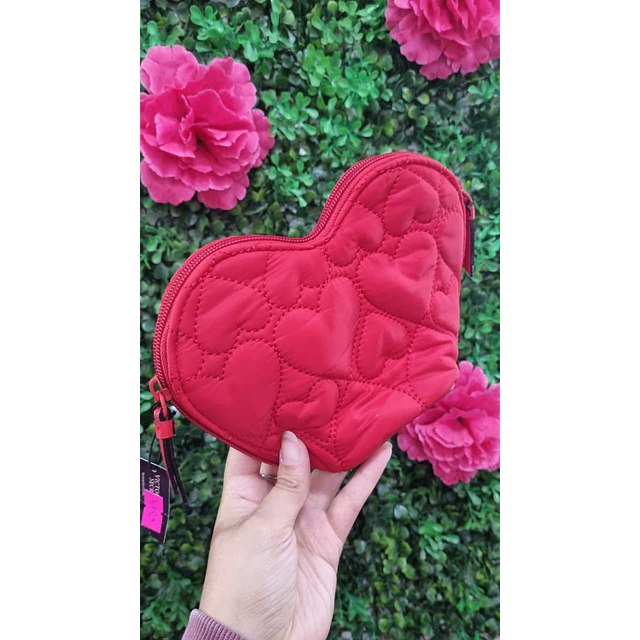 COSMETIQUERO VS ROJO DE CORAZÓN