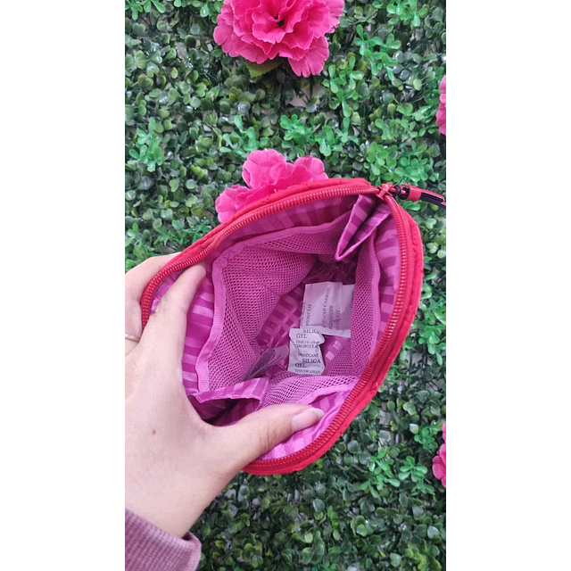 COSMETIQUERO VS ROJO DE CORAZÓN