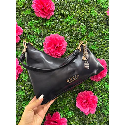 CARTERA MITAD LUNA GUESS NEGRA LISA DETALLE CANDADO