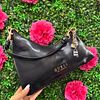 CARTERA MITAD LUNA GUESS NEGRA LISA DETALLE CANDADO