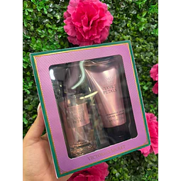 SET VELVET PETALS 75ML FRAGANCIA + CREMA FORMATO 2