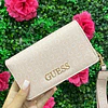 BILLETERA DE MANO GUESS ROSADA