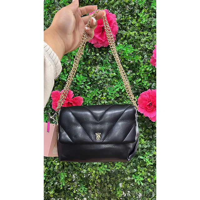 CROSSBODY VS NEGRO PEQUEÑO CON TAPA NUEVA COLECCIÓN