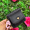 BILLETERA JUICY NEGRO DETALLE CORAZON DORADO