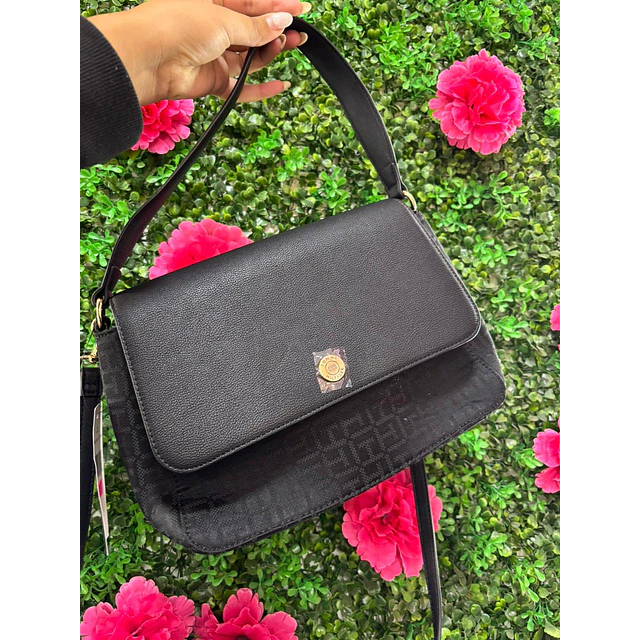 CARTERA TOMMY NEGRA CON TAPA