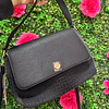 CARTERA TOMMY NEGRA CON TAPA