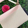 CARTERA TOMMY BEIGE CN ROSA DOBLE CORREA