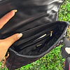 CARTERA GUESS NEGRA DETALLE CORAZON