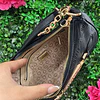 CARTEA LUNA GUESS NEGRA LOGO DORADO DOBLE CORREA
