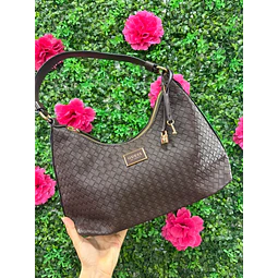 CARTERA DE HOMBRO GUESS CAFÉ RELIEVE