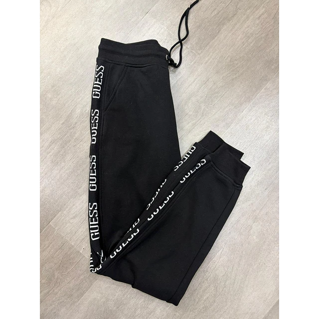 BUZO GUESS NEGRO COMPLETO TALLA M