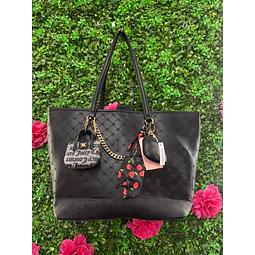 TOTE NEGRO JUICY CADENAS DETALLE CORAZON + LAZO