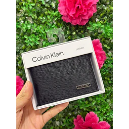 BILLETERA CK NEGRA LOGO RECTANGULAR NEGRO ABAJO DERECHA