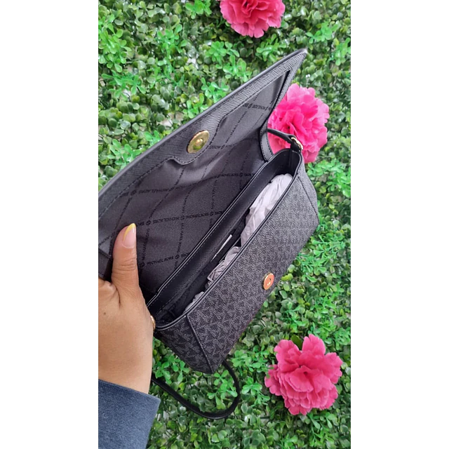 CROSSBODY MK NEGRO MONOGRAMO CON TAPA (MODULO)