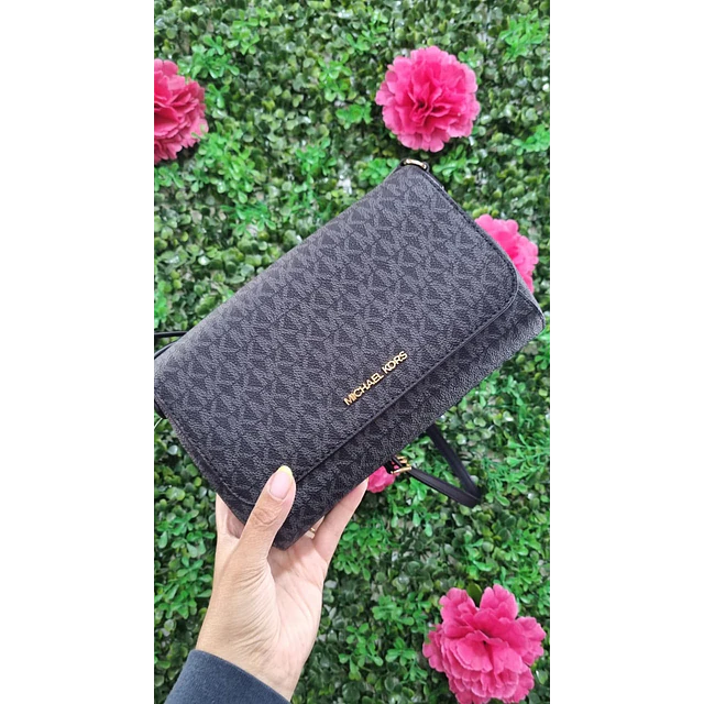 CROSSBODY MK NEGRO MONOGRAMO CON TAPA (MODULO)