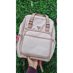 PAÑALERA GUESS ROSA TIPO MOCHILA LOGO TRIANGULO GUESS