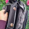 PAÑALERA GUESS NEGRA LOGOS G