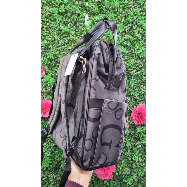 PAÑALERA GUESS NEGRA LOGOS G