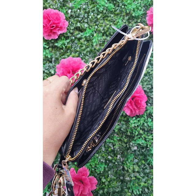 CROSSBODY STEVE MADDEN NEGRO MONOGRAMO MEDIA CORREA CADENA DORADA