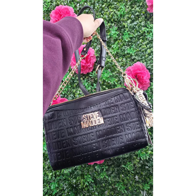CROSSBODY STEVE MADDEN NEGRO MONOGRAMO MEDIA CORREA CADENA DORADA