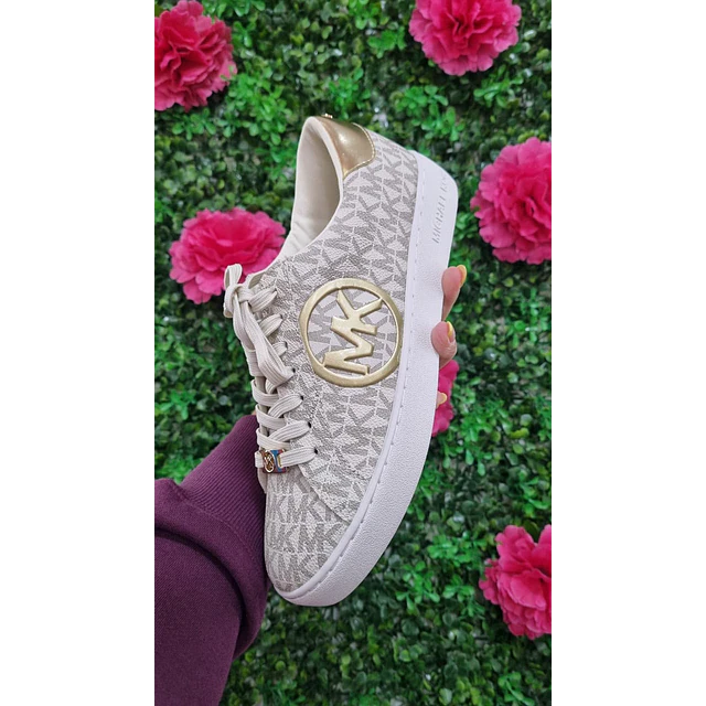 ZAPATILLA MK VAINILLA NRO7 DETALLE CIRCULO MK DORADO