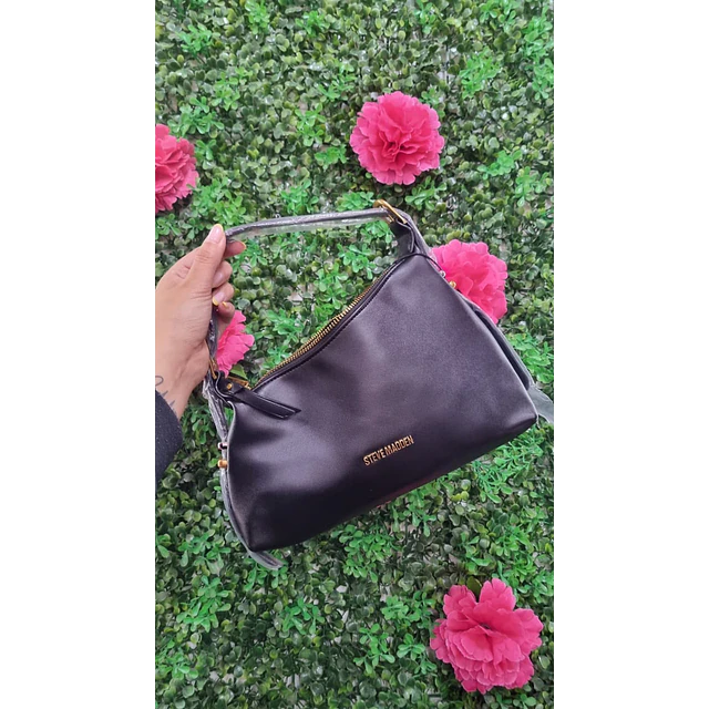 CARTERA DE HOMBRO STEVE MADDEN NEGRA ASIMETRICA