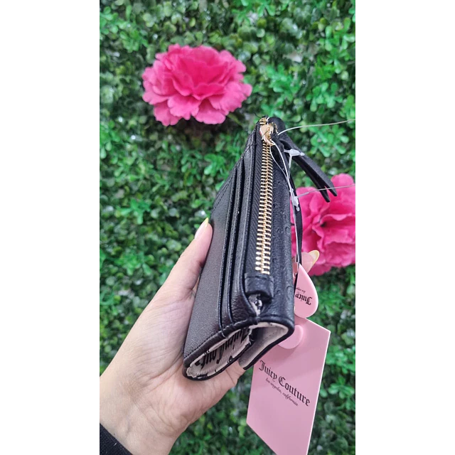 BILLETERA JUICY NEGRA DETALLES CHARMS