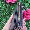 BILLETERA JUICY NEGRA DETALLES CHARMS