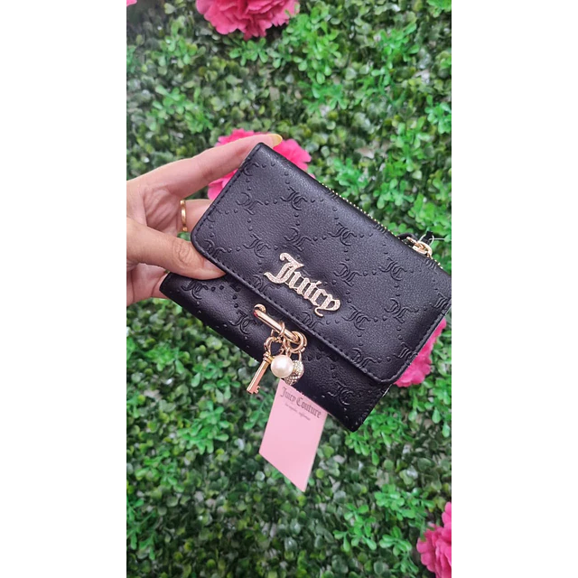 BILLETERA JUICY NEGRA DETALLES CHARMS