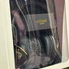 AUDIFONOS NEGROS GUESS LOGOS