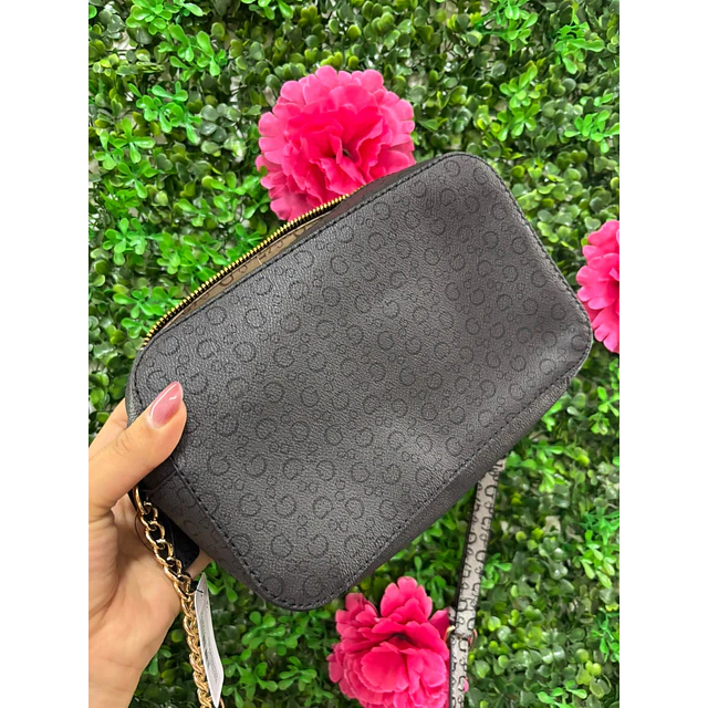 CROSSBODY NEGRO CON HEBILLA DORADO GUESS