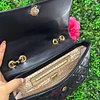 CARTERA NEGRA CON CADENAS GUESS
